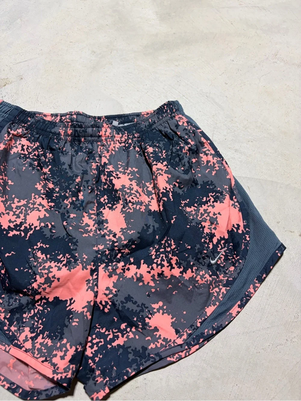 Nike Women’s Athletic Shorts in Coral Camouflage small
